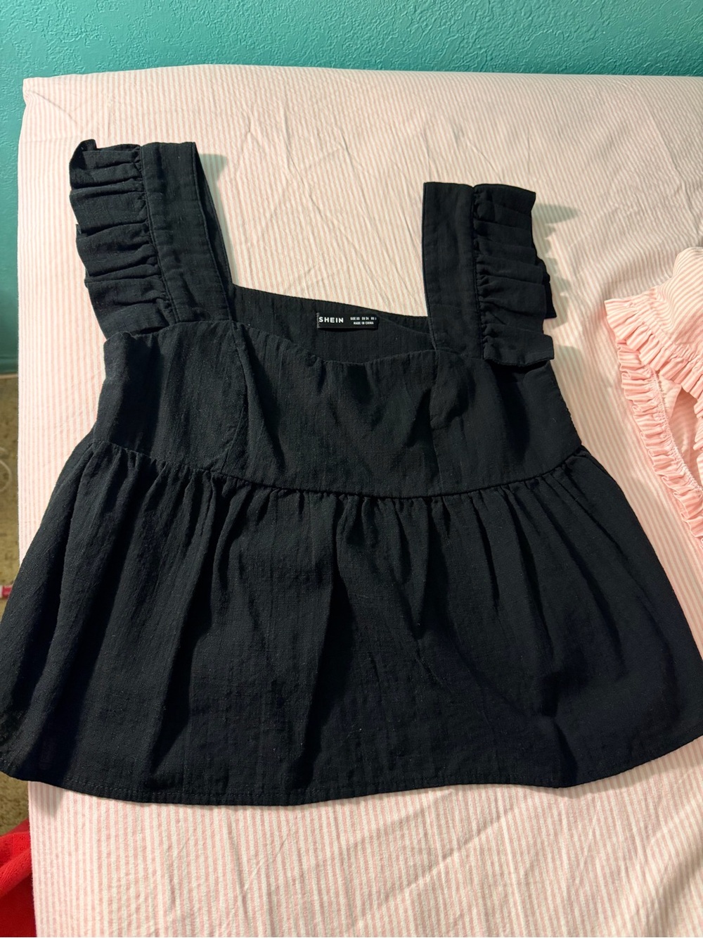 SHEIN Black Ruffle Strap Peplum Tank Top